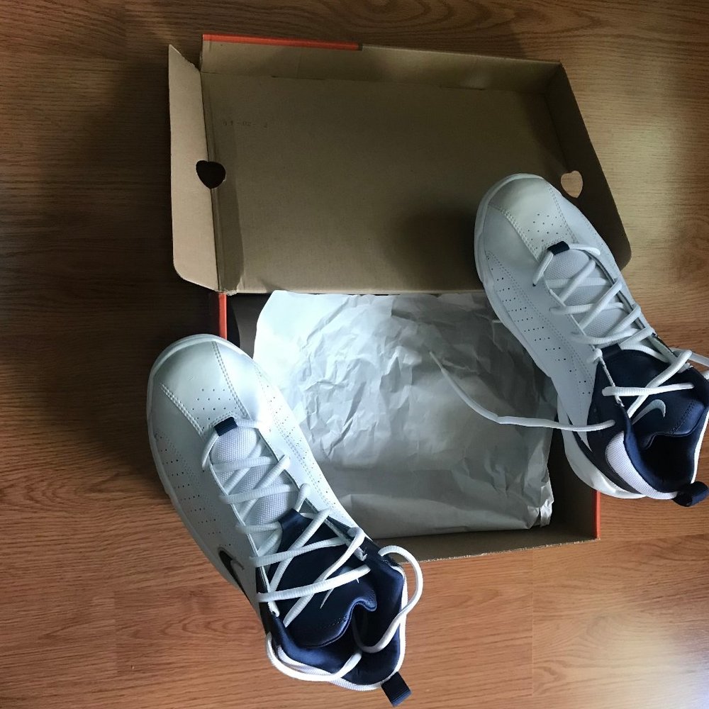 Men's Nike "The Overplay" White Sneakers Size 9 w/box